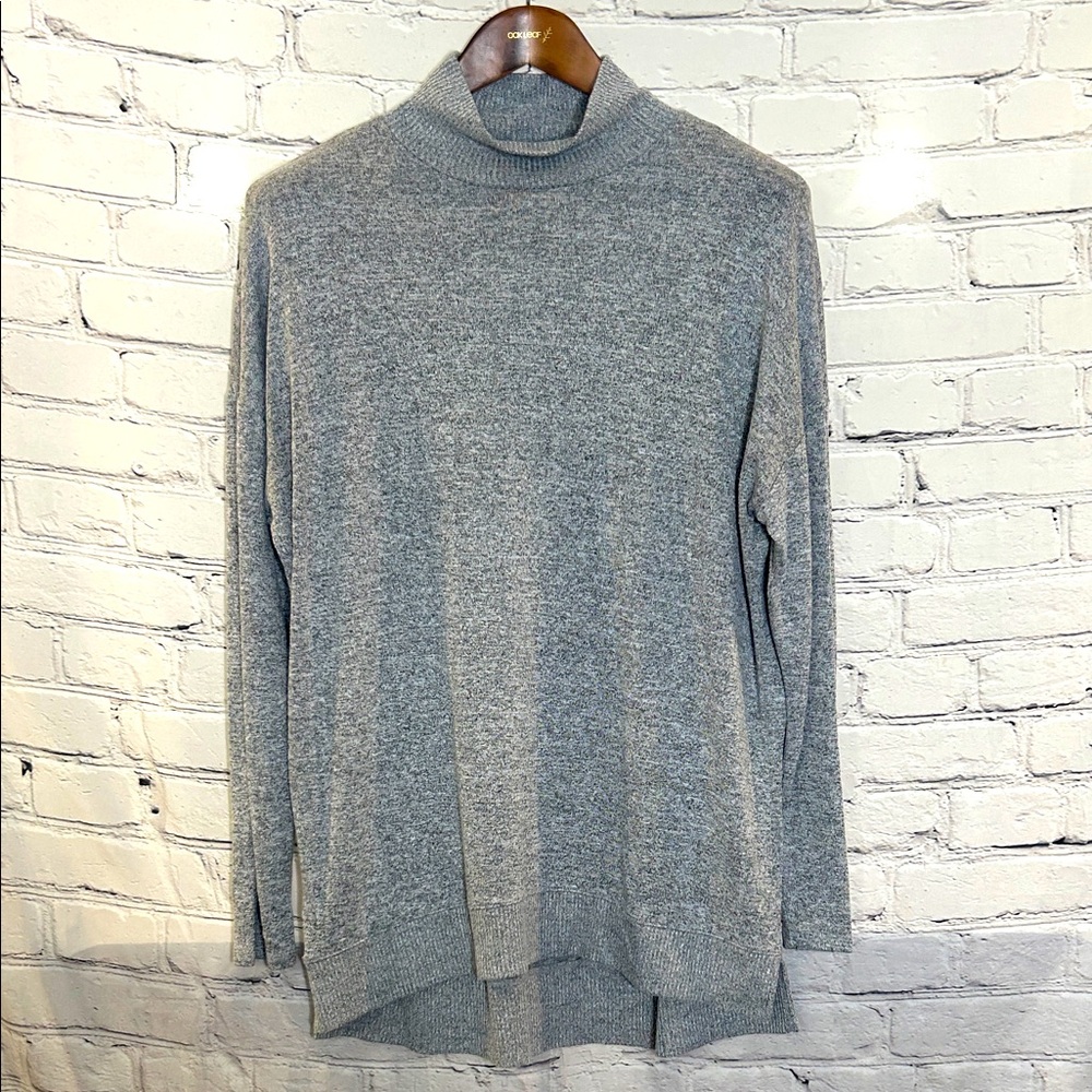 Stylus Gray Turtleneck Sweater Size Medium Excellent Condition